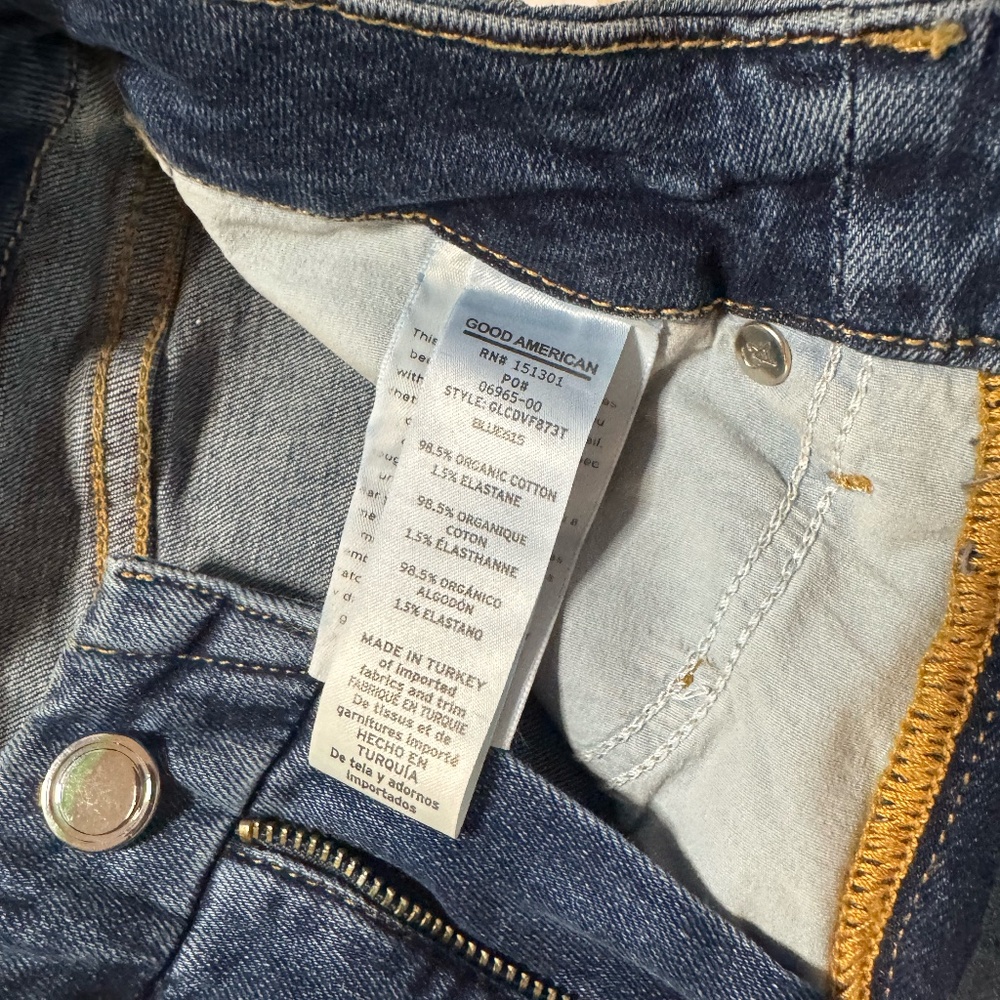 Good American Good Legs Crop Jeans - Picture 4 of 8